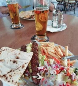 Trója Étterem Kávézó