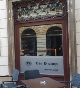 19 Bar & Shop
