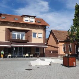 A Cukrászda, Füzesabony - Külső kép