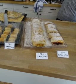 Akácoskert Sütibolt