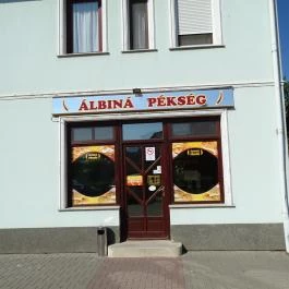 Álbiná Pékség Szarvas - Külső kép