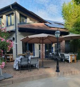 Almádi Yacht Club Kikötő Étterem