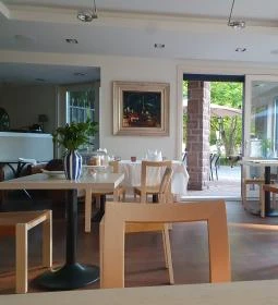 Almádi Yacht Club Kikötő Étterem