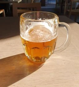 Almádi Yacht Club Kikötő Étterem