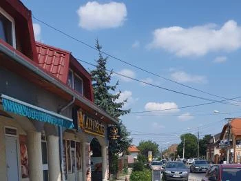 Alpi Pékség Taksony