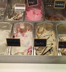 Ámor Fagylaltozó & Cukrászda