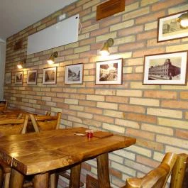 Az Öszvér, Budapest - Belső