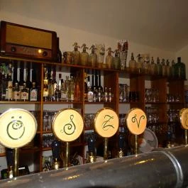 Az Öszvér, Budapest - Belső