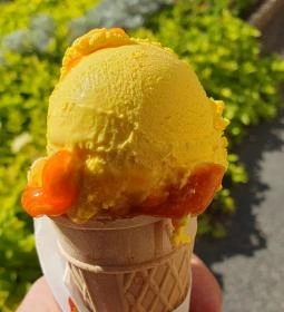 Azzurro Fagylaltozó, Kávézó & Bár