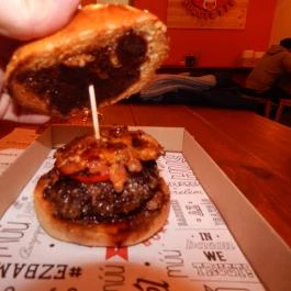 Bamba Marha Burger Oktogon, Budapest - Étel/ital