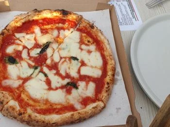 Bazsalikom Nápolyi Pizzéria Kistarcsa