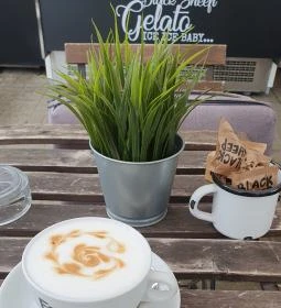 Black Sheep Retró Fagyizó & Kávézó