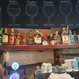 Bor-Piac Nagymaros - Belső