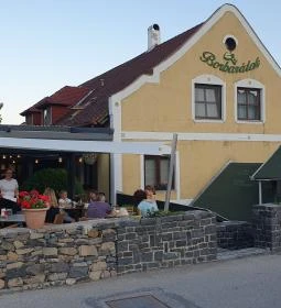 Borbarátok Vendéglő