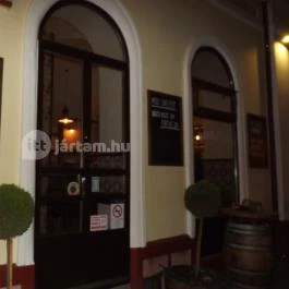 Borbistro Baja - Külső kép