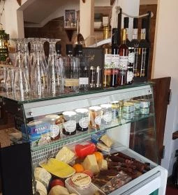 BoRock Borszaküzlet - Wine Shop Bar & Tapas