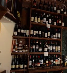 BoRock Borszaküzlet - Wine Shop Bar & Tapas