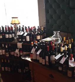 BoRock Borszaküzlet - Wine Shop Bar & Tapas