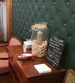 BoRock Borszaküzlet - Wine Shop Bar & Tapas