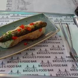 Bridges Food Bar Budapest - Étel/ital