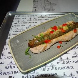 Bridges Food Bar Budapest - Étel/ital