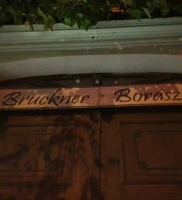 Bruckner Borászat Borozója