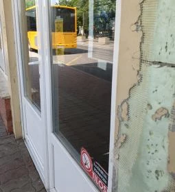 Buszmegálló büfé