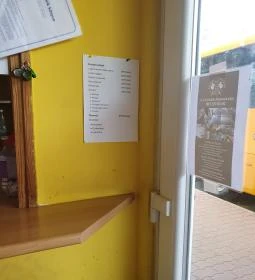 Buszmegálló büfé