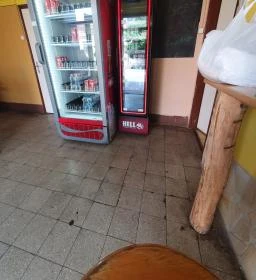 Buszmegálló büfé