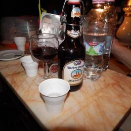 Calgary Antik Drinkbár Budapest - Étel/ital