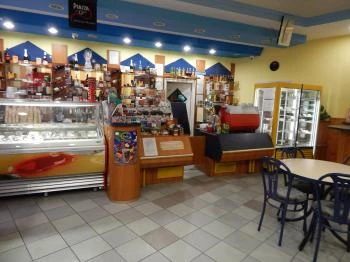 Capri Cukrászda Makó