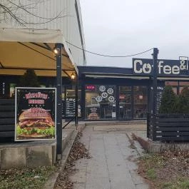 Coffee & Go Burger + Bar Vác - Külső kép