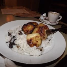 Csiga Café Budapest - Étel/ital