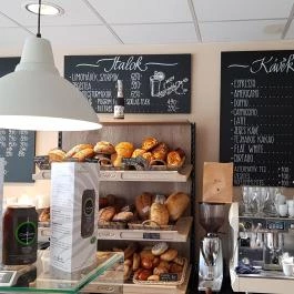 Csillaghegyi Megálló, Budapest - Belső