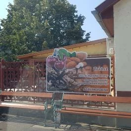 Csuta Cukrászda, Csákvár - Külső kép