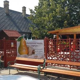 Csuta Cukrászda, Csákvár - Külső kép