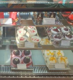 D and D kezműves cukrászda