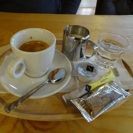 D18 Café & Bar, Budapest - Étel/ital