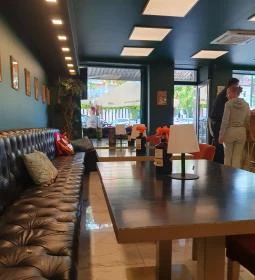 Darling Cafe & Bar