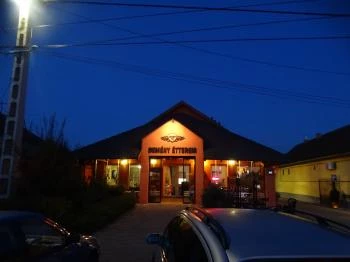 Demény Étterem Tura