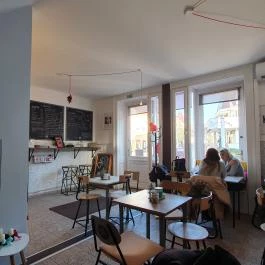 Dió, Szentes - Belső