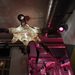 Doboz, Budapest - Belső