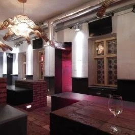 Doboz, Budapest - Belső