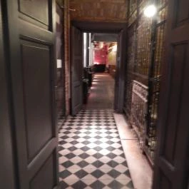 Doboz, Budapest - Belső