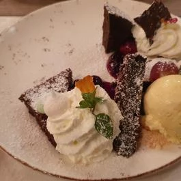 Dombi & Fiai Vendégfogadó étterme Tényő - Étel/ital