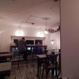 Partisan Coffee Shop, Budapest - Belső