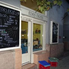 Édes Érzés, Budapest - Külső kép