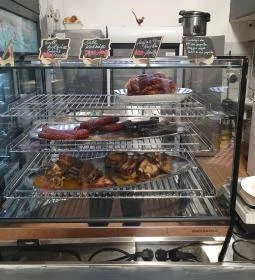 Első Magyar Betyár Kolbászosztó