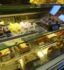 Esztergomi Központi Kávéház Szamos Cukrászda