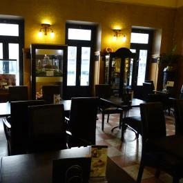 Esztergomi Központi Kávéház Szamos Cukrászda Esztergom - Belső